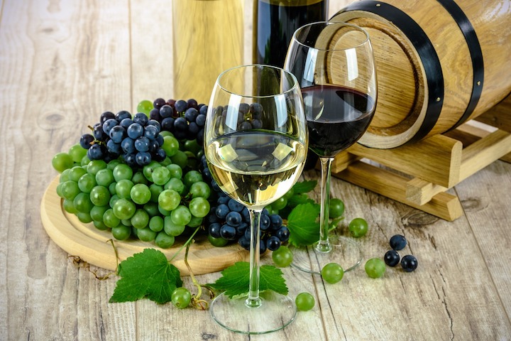 This image has an empty alt attribute; its file name is wine-1761613_1280.jpg